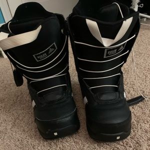 Men’s snowboard boots Burton size 6 like new